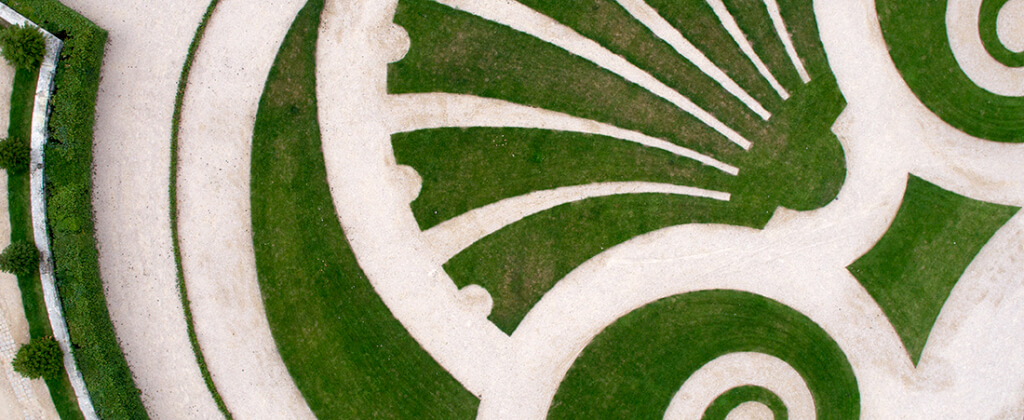 2/5 — Suite à quel événement, Le Nôtre se met-il au service des jardins de Louis XIV à Versailles ?