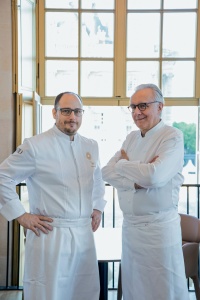 Stéphane Duchiron, chef du restaurant ore –Ducasse au château de Versailles et Alain Ducasse. Photographie Pierre Monetta.